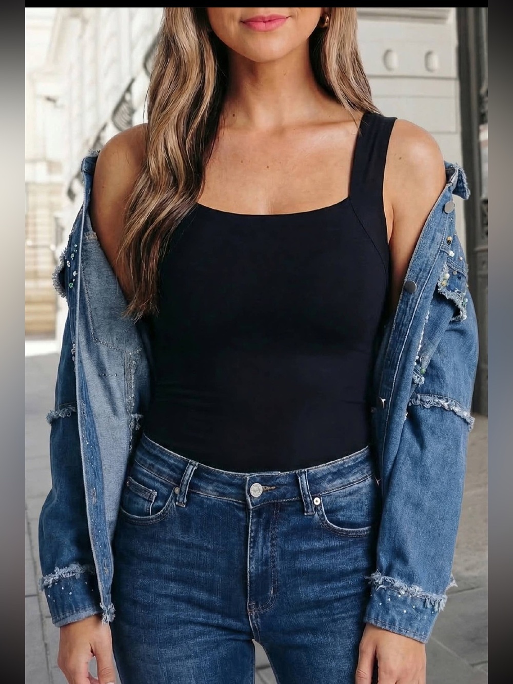 Aapparella Black Solid Square Neck Built-in Bra Tank Top
